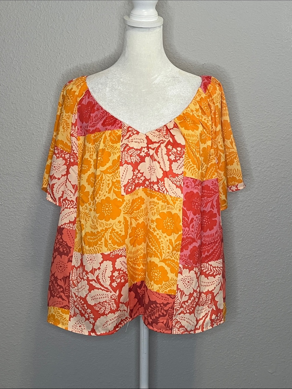 Ann Taylor Flowy VNeck Blouse Orange/Pink Floral Print Size Medium